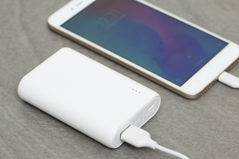Sạc dự ph&ograve;ng Anker PowerCore A1263 mang sắc trắng hiện đại, hiệu suất sạc đến 66%